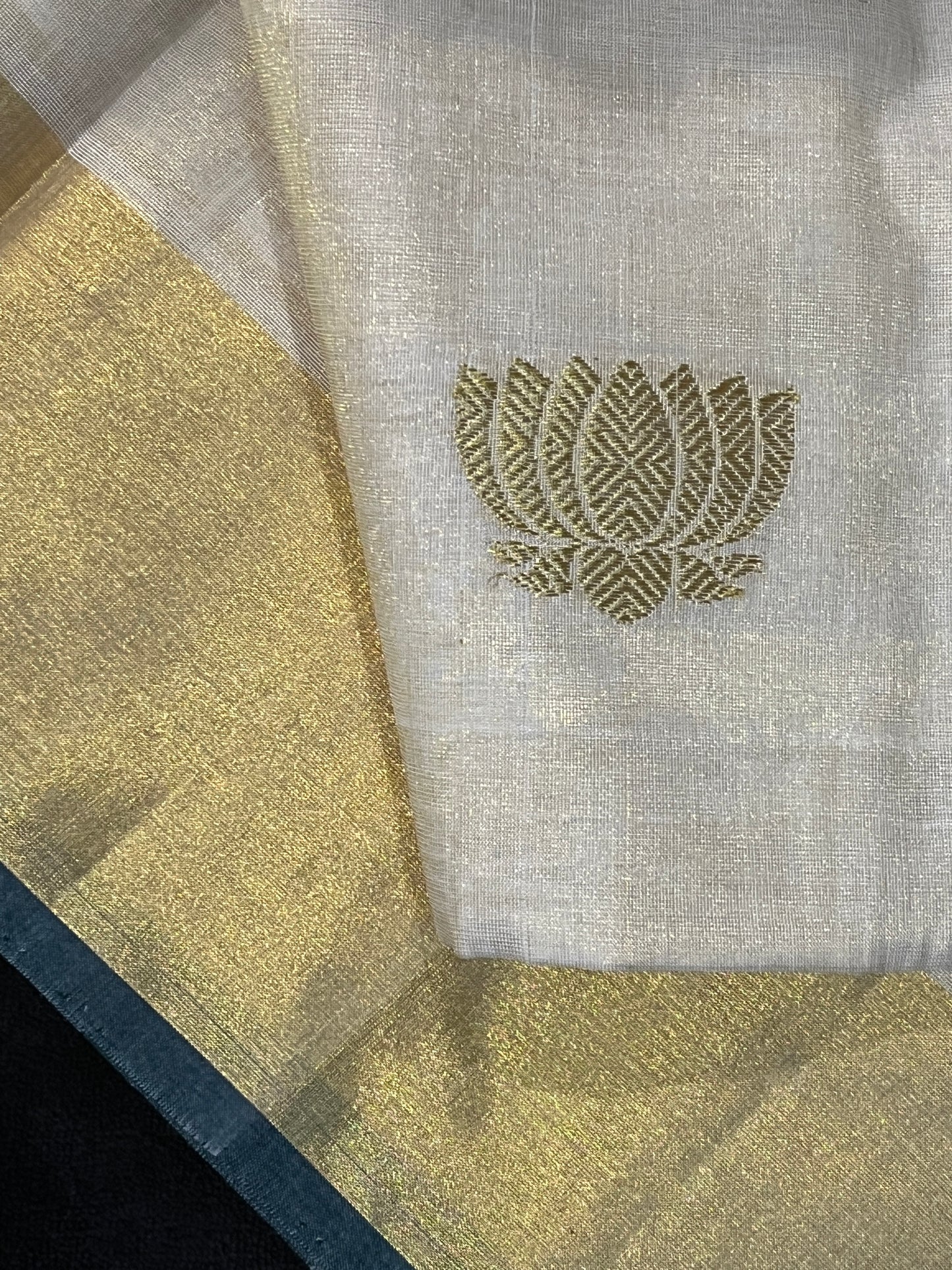 Handloom Tissue Saree with Thamara Pattern