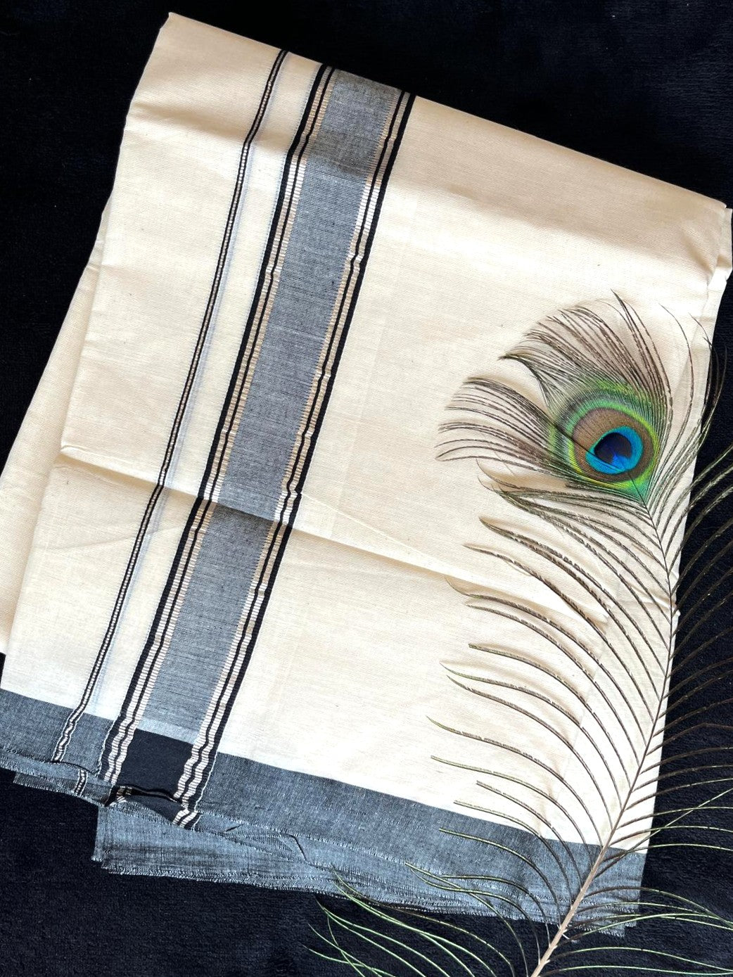 Off-white/cream Kasavu Mundu - Silver & Black