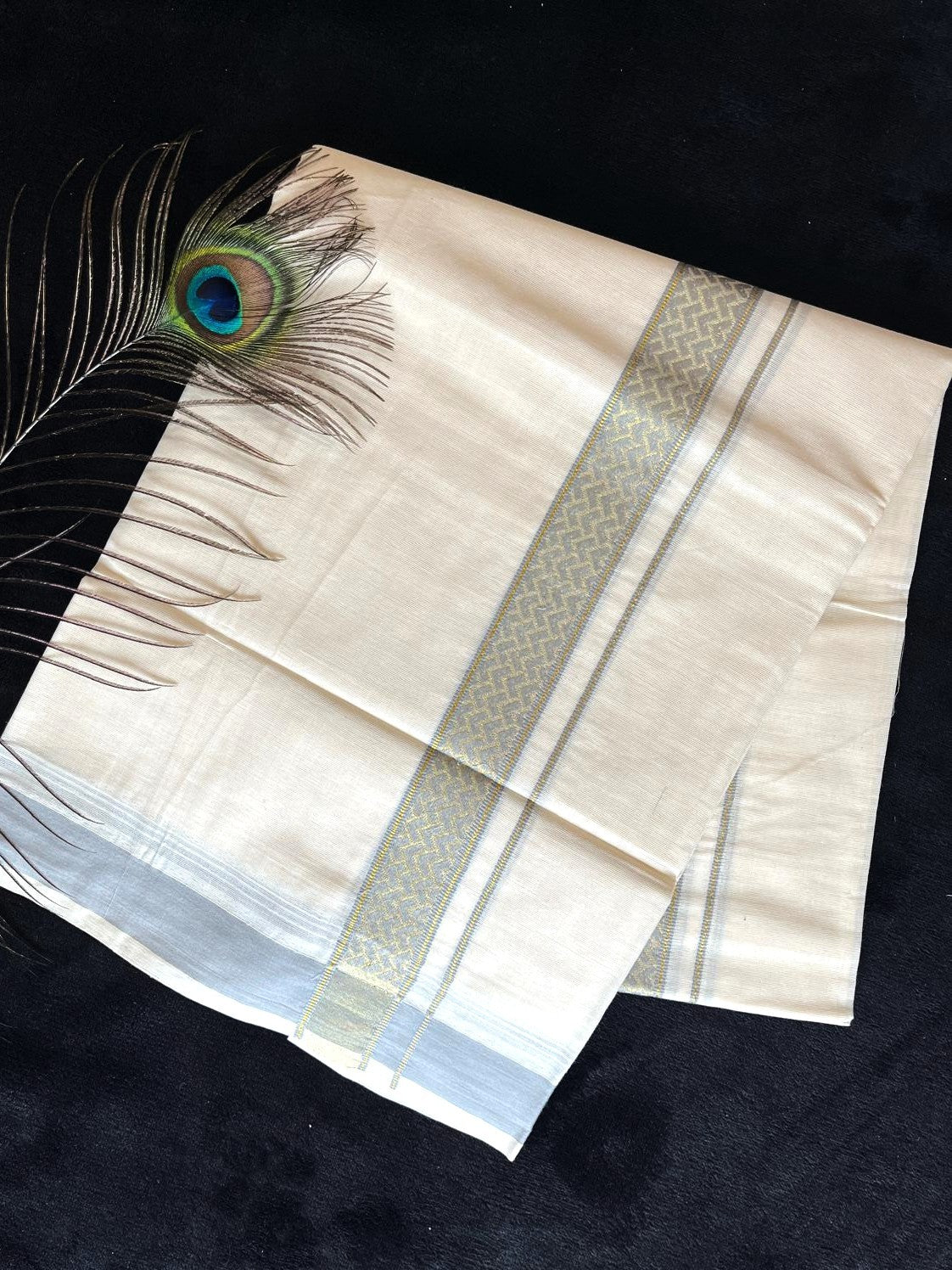 Off-white/cream Kasavu Mundu - Gold & Grey