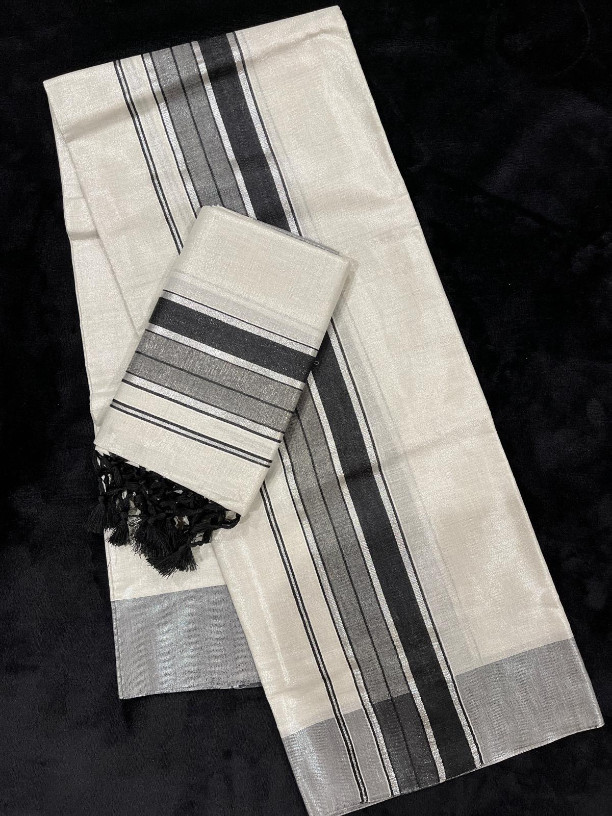 Set Mundu - Silver & Black Border with Tassels