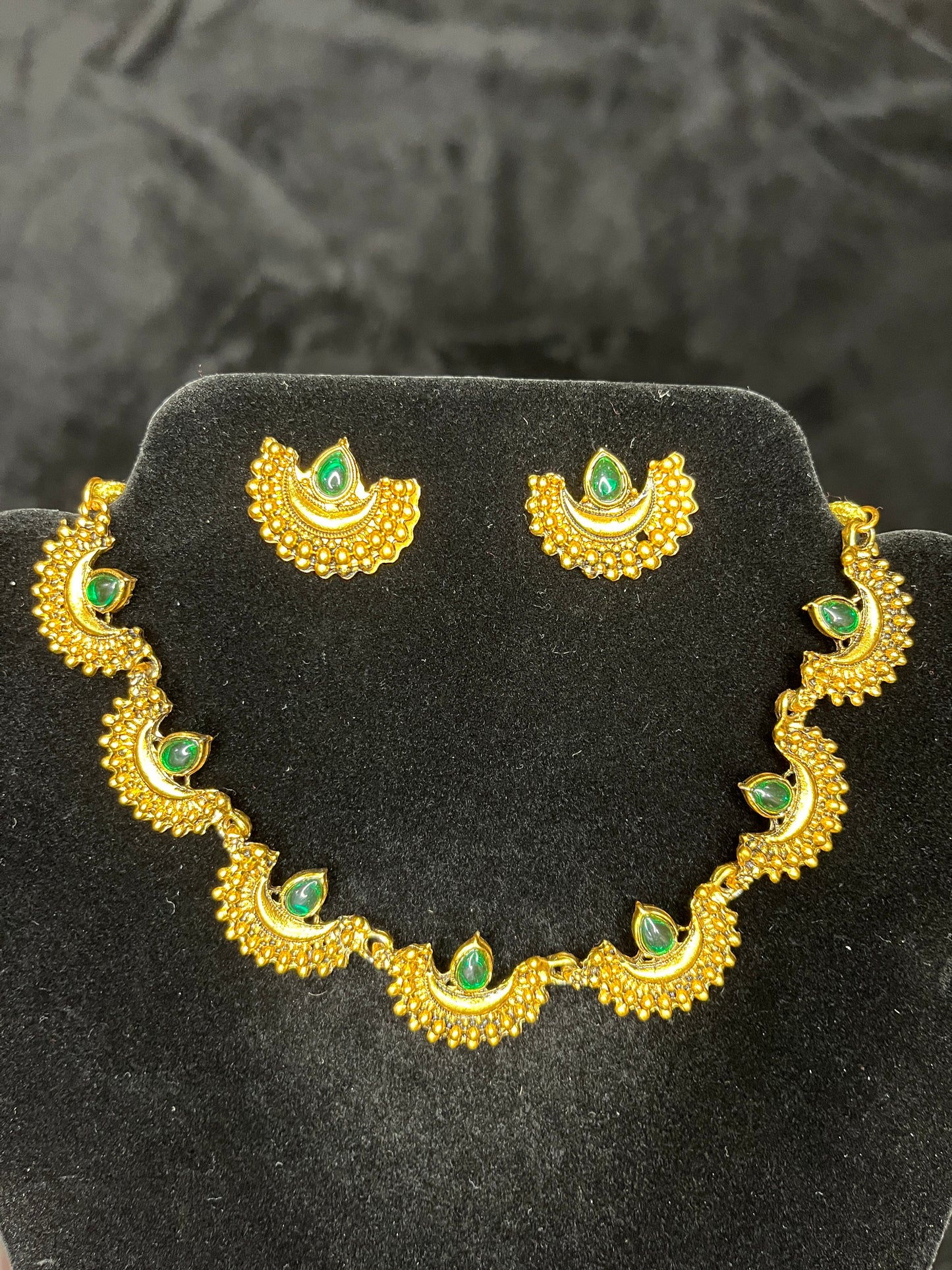 Green Chandra Pattern Necklace Set