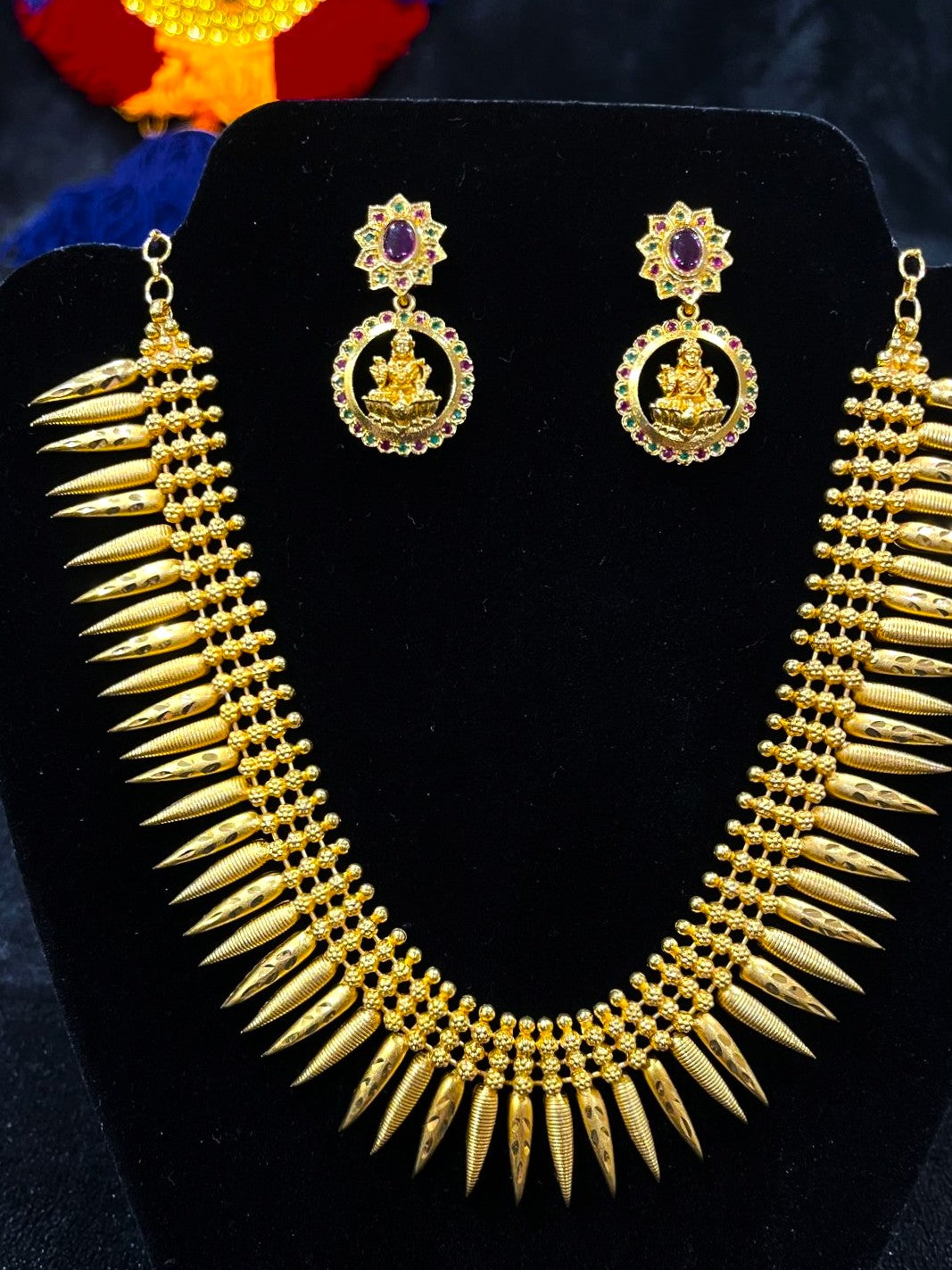 Mullamottu Necklace (Matt Gold)