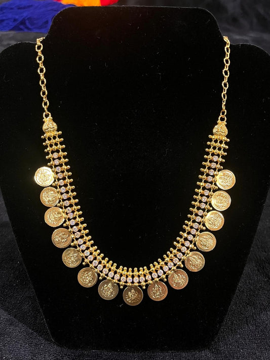 Kaashu Necklace with White Stones