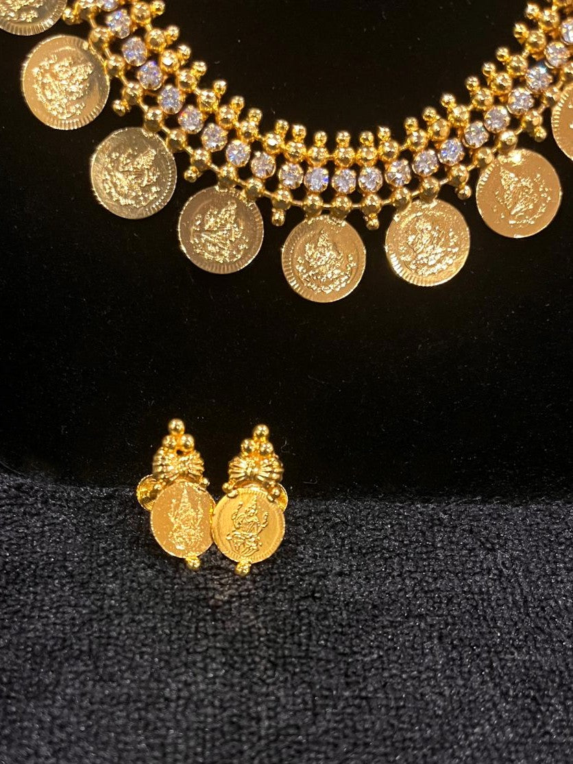 Kaashu Necklace with White Stones