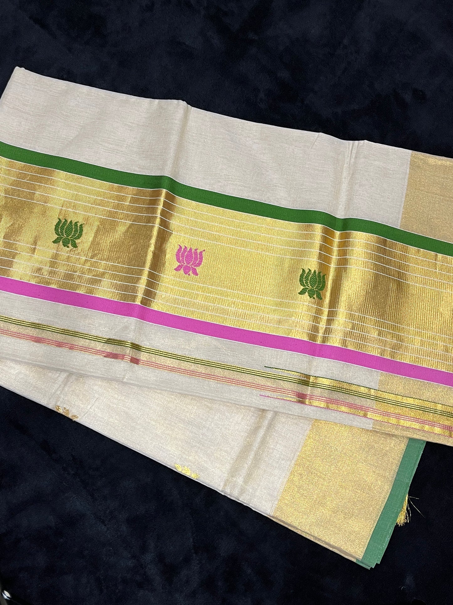 Handloom Tissue Saree with Thamara Pattern