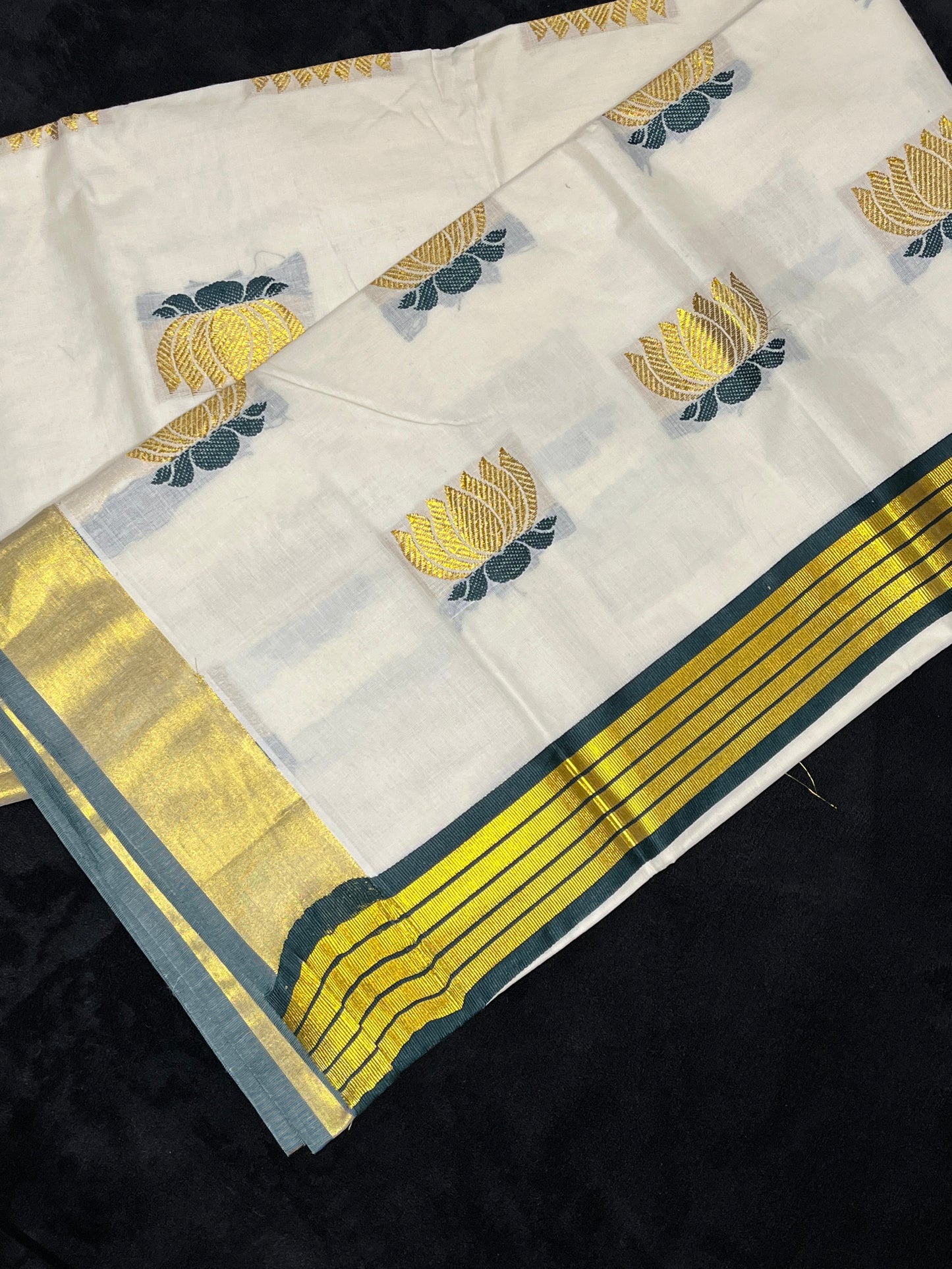 Cotton Saree with Green Thamara Pattern