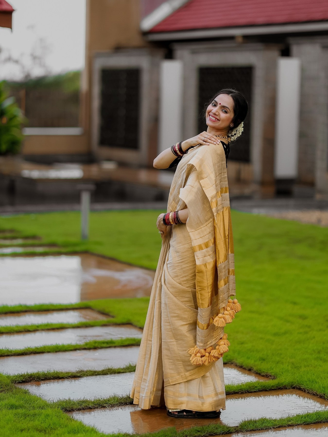 Samvritha Sunil inspired Tissue Mul Cotton Saree