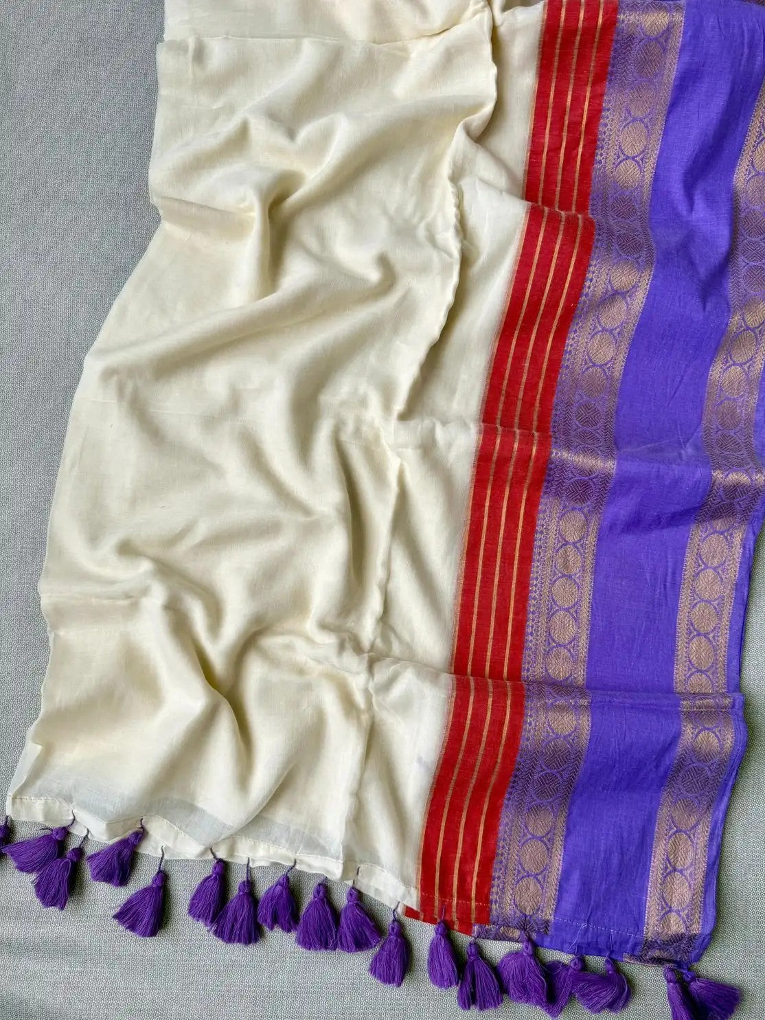 Ethereal Grace: Off-White Mul Cotton Saree with Royal Purple & Coral Kanchi Borders
